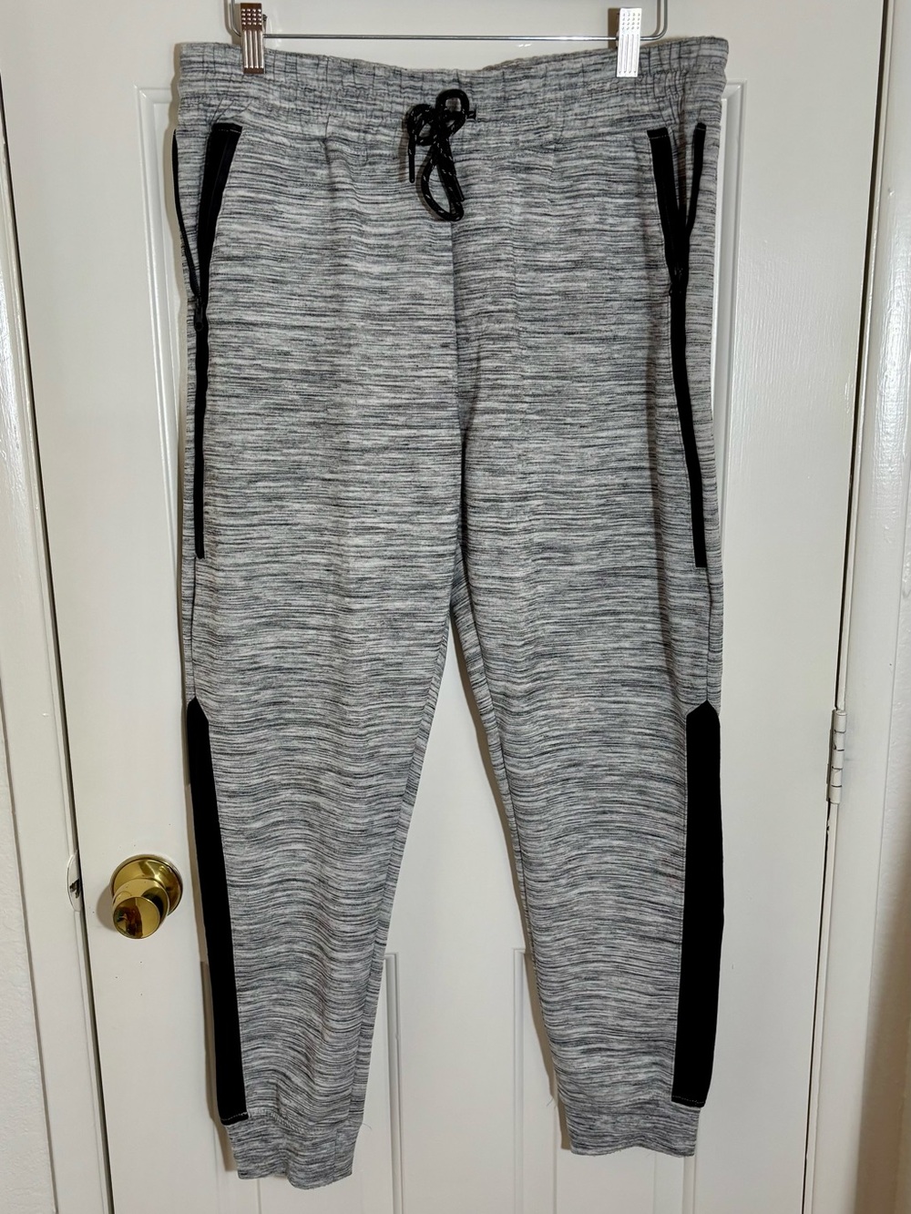 Men’s Large “Brooklyn Cloth MFG. Co.” Gray Heather Joggers with Black Detailing.